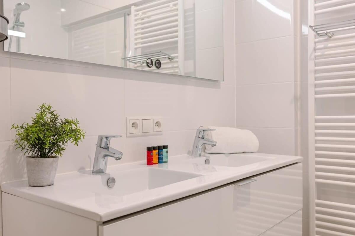 Huswell - Comfortable 2 Bedroom Apartment With Sea-View Knokke-Heist Exterior photo